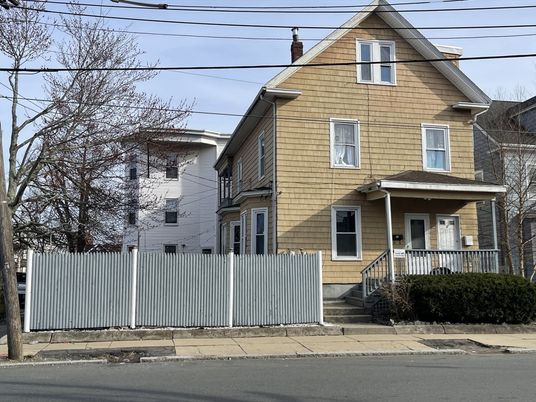 Exterior, Facade, Queen Anne Victorian