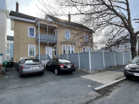 Exterior, Facade, Rowhouse