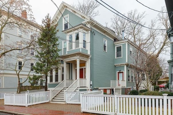 Exterior, Facade, Queen Anne Victorian