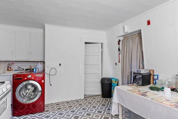 Interior, Washer