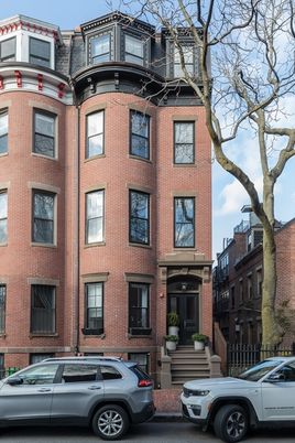 Exterior, Facade, Brick Facade, Rowhouse