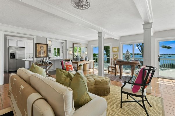 Interior, Kitchen, Living room, Stainless Steel Appliances, Water