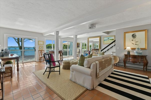 Interior, Living room, Water
