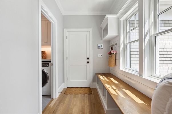 Interior, Utility Closets, Washer, Wood Texture Flooring