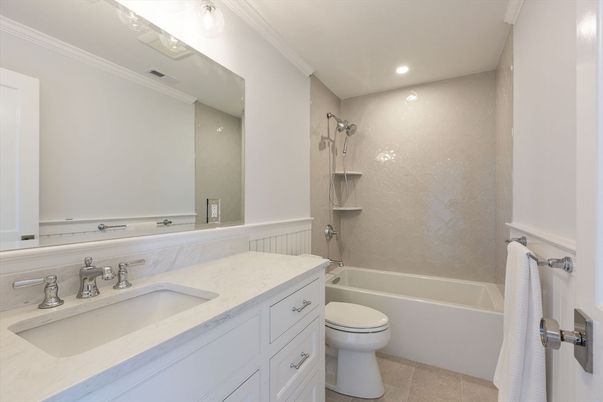 Bathroom, Interior, Recessed Lighting