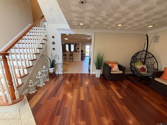 Interior, Recessed Lighting, Wood Texture Flooring