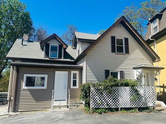 Exterior, Facade, Queen Anne Victorian