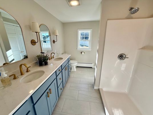 Bathroom, Dual Sink Vanities, Interior