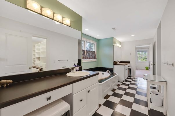 Bathroom, Dual Sink Vanities, Interior, Recessed Lighting
