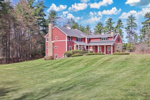 Backyard, Exterior, Facade, Brick Facade, Log Home