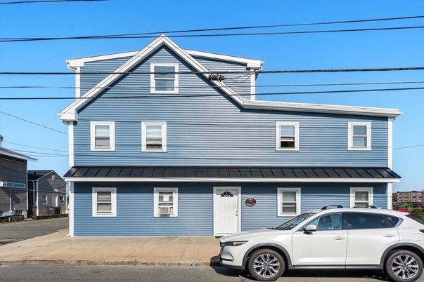 Exterior, Facade, American Craftsman