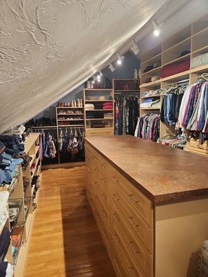 Interior, Walk-in Closets, Wood Texture Flooring