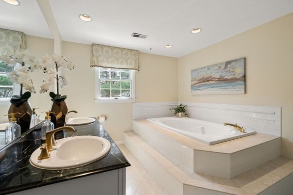 Bathroom, Dual Sink Vanities, Interior, Recessed Lighting