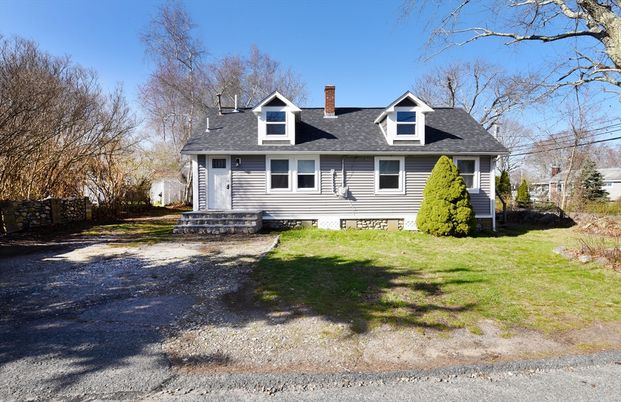 Attached, Exterior, Facade, Cape Cod