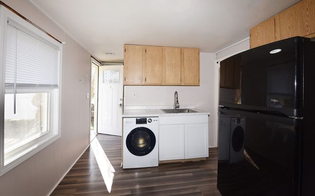 Interior, Washer, Wood Texture Flooring