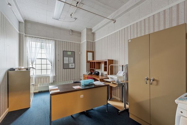 Home Office, Interior