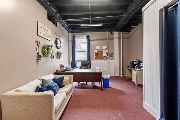 Home Office, Interior