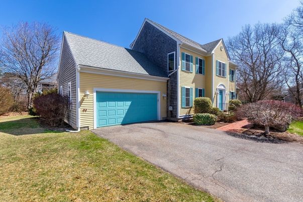 Attached, Exterior, Facade, Cape Cod