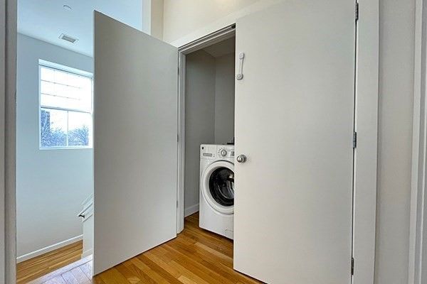 Interior, Utility Closets, Washer, Wood Texture Flooring
