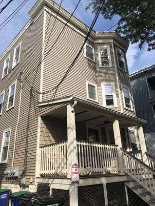 Exterior, Facade, Rowhouse