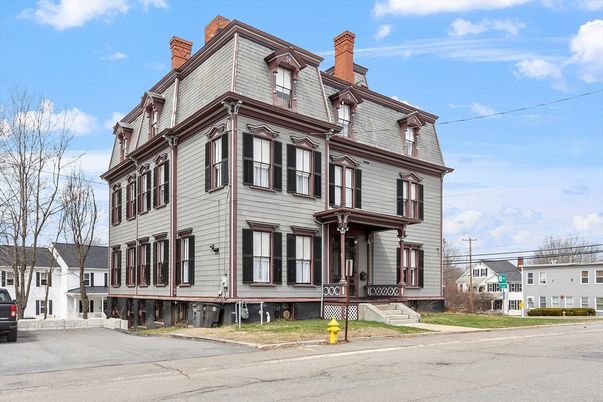 Exterior, Facade, Queen Anne Victorian