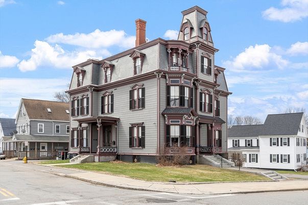 Exterior, Facade, Queen Anne Victorian