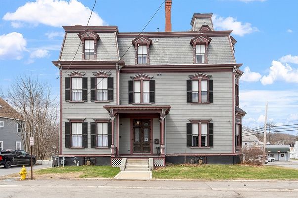 Exterior, Facade, Queen Anne Victorian