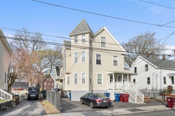 Exterior, Facade, Queen Anne Victorian