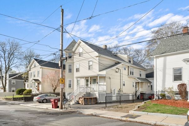 Exterior, Facade, Queen Anne Victorian