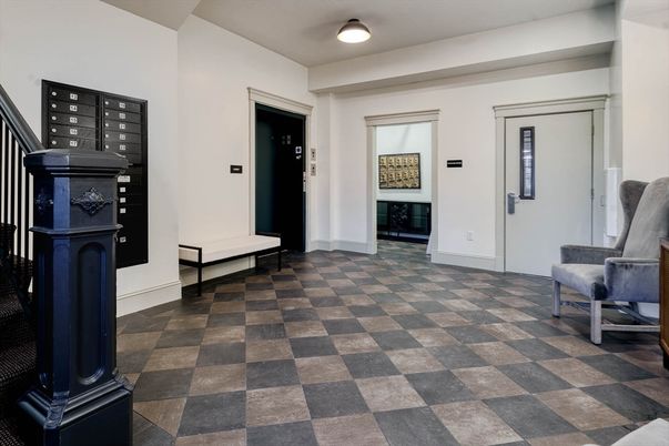Elevator, Interior