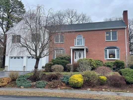 Attached, Exterior, Facade, Brick Facade, Georgian