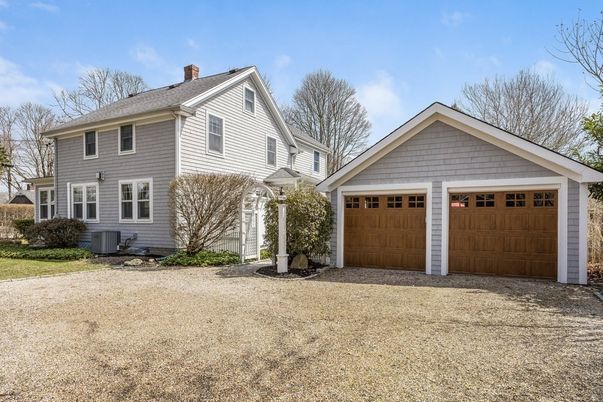 Attached, Exterior, Facade, Farmhouse