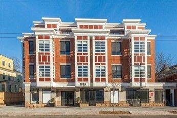 Exterior, Facade, Brick Facade, Rowhouse
