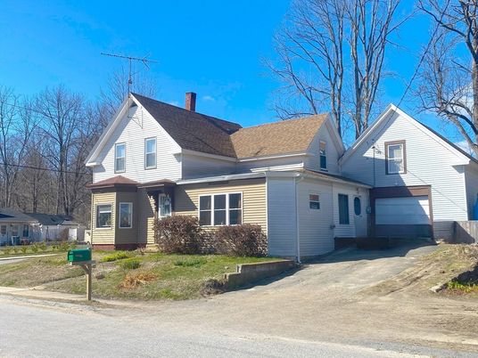 Attached, Exterior, Facade, Farmhouse