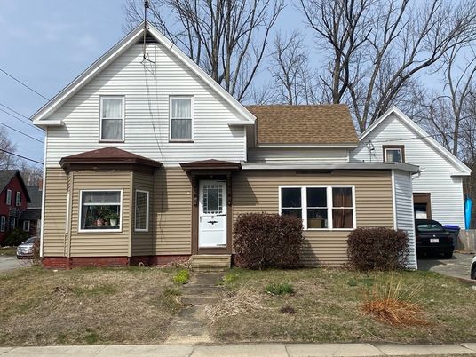 Attached, Exterior, Facade, Farmhouse