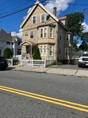 Exterior, Facade, Queen Anne Victorian