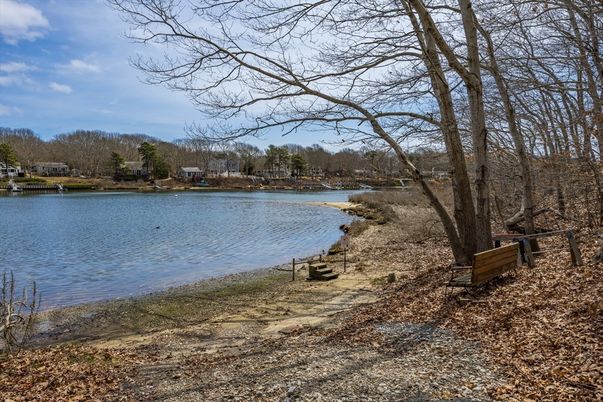 Exterior, Lake