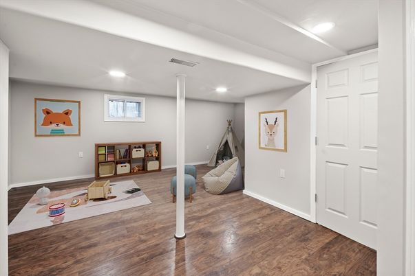 Interior, Recessed Lighting, Wood Texture Flooring