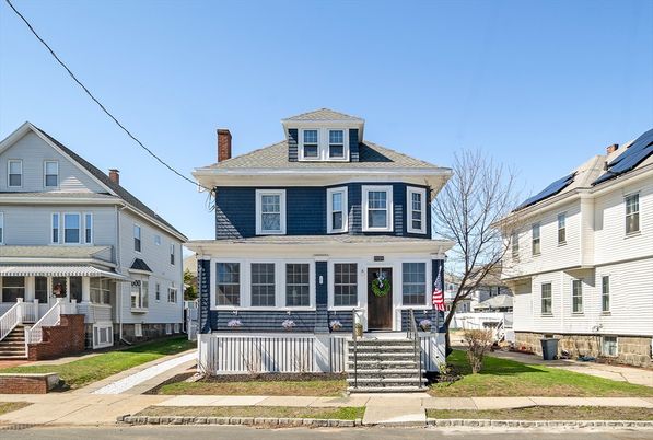 Exterior, Facade, Solar Panels, American Foursquare