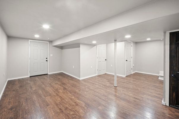 Empty room, Interior, Recessed Lighting, Wood Texture Flooring