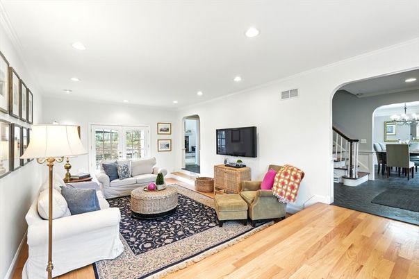 Chandelier, Dining room, Interior, Living room, Recessed Lighting, Wood Texture Flooring