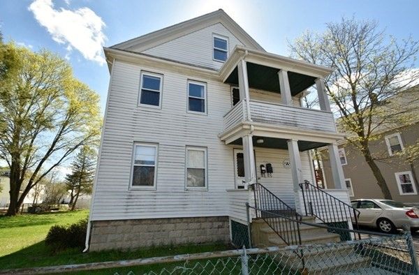 Exterior, Facade, Queen Anne Victorian