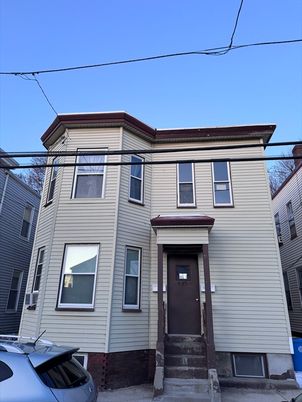 Exterior, Facade, Rowhouse