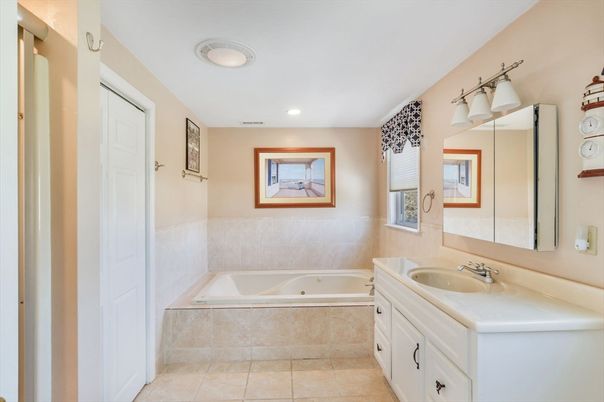 Bathroom, Interior, Recessed Lighting