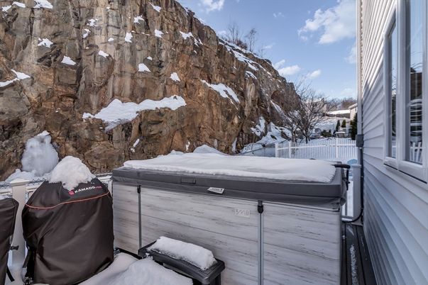Exterior, Hot Tub