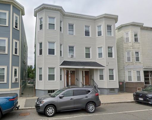 Exterior, Facade, Rowhouse