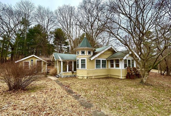 Backyard, Exterior, Facade, Queen Anne Victorian