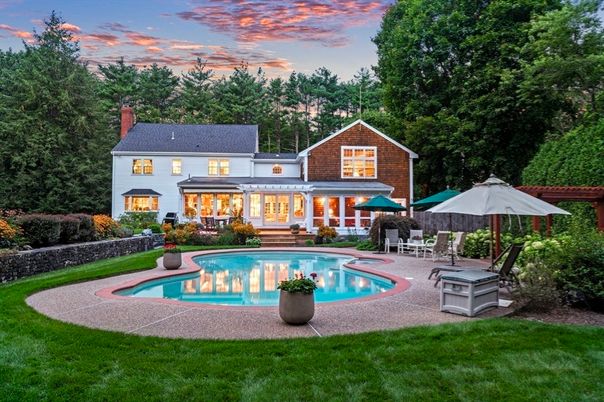 Exterior, Pool