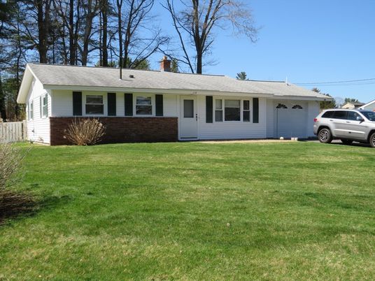 Attached, Exterior, Facade, Ranch