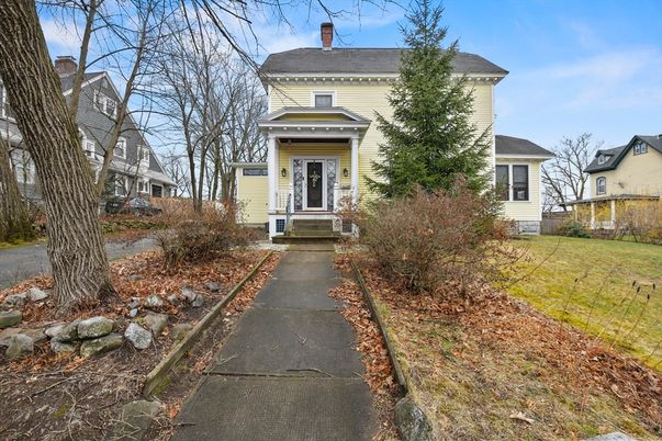 Backyard, Exterior, Facade, American Foursquare